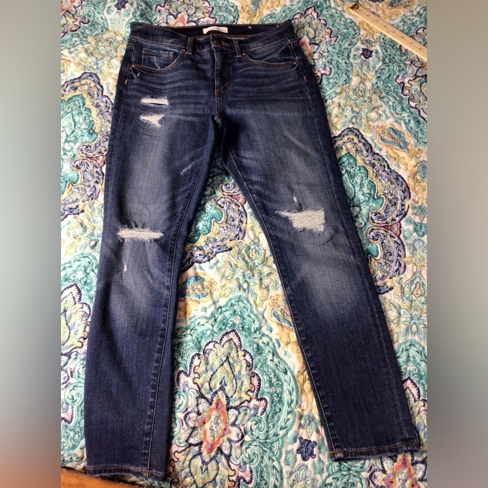 LOFT size 6 Distressed skinny Blue Jeans. (0108)